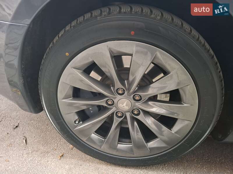 Лифтбек Tesla Model S 2017 в Львове фото 6 Лифтбек Tesla Model S 2017 в Львове