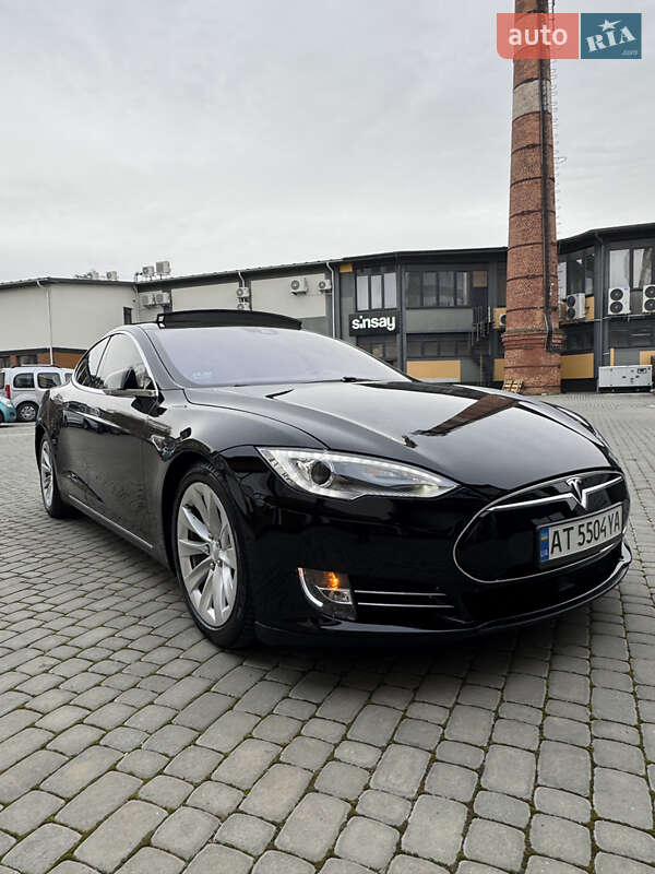 Tesla Model S 2015