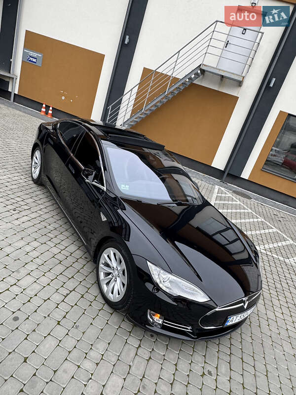 Ліфтбек Tesla Model S 2015 в Коломиї