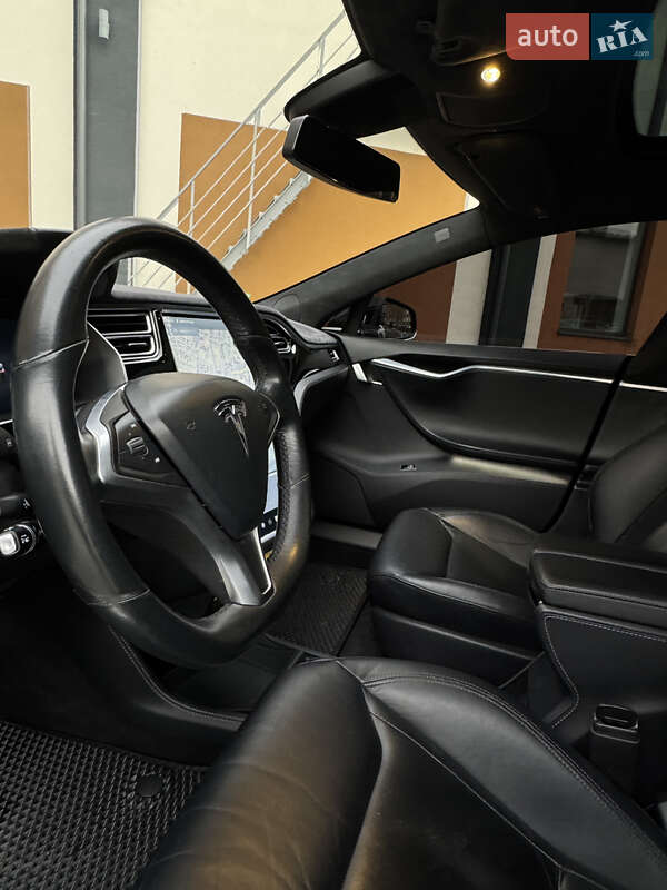 Ліфтбек Tesla Model S 2015 в Коломиї