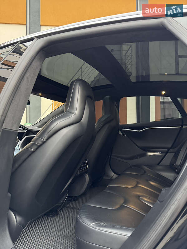 Ліфтбек Tesla Model S 2015 в Коломиї