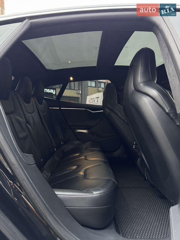 Ліфтбек Tesla Model S 2015 в Коломиї
