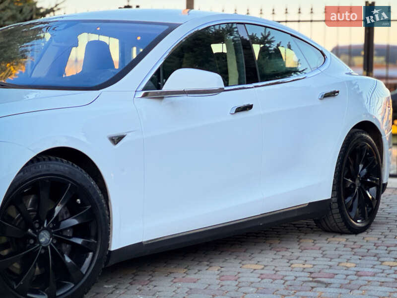 Лифтбек Tesla Model S 2015 в Дрогобыче