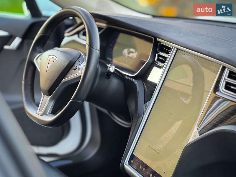 Лифтбек Tesla Model S 2015 в Дрогобыче
