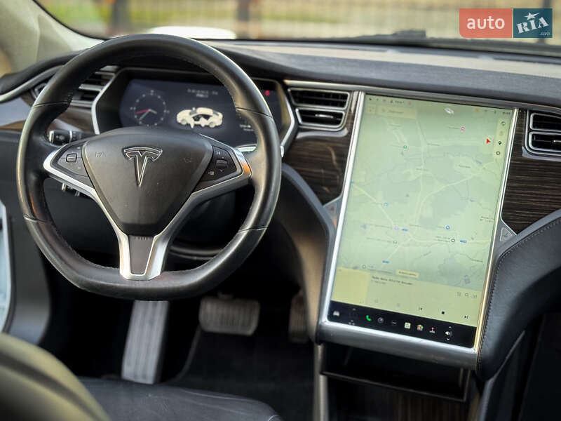 Лифтбек Tesla Model S 2015 в Дрогобыче