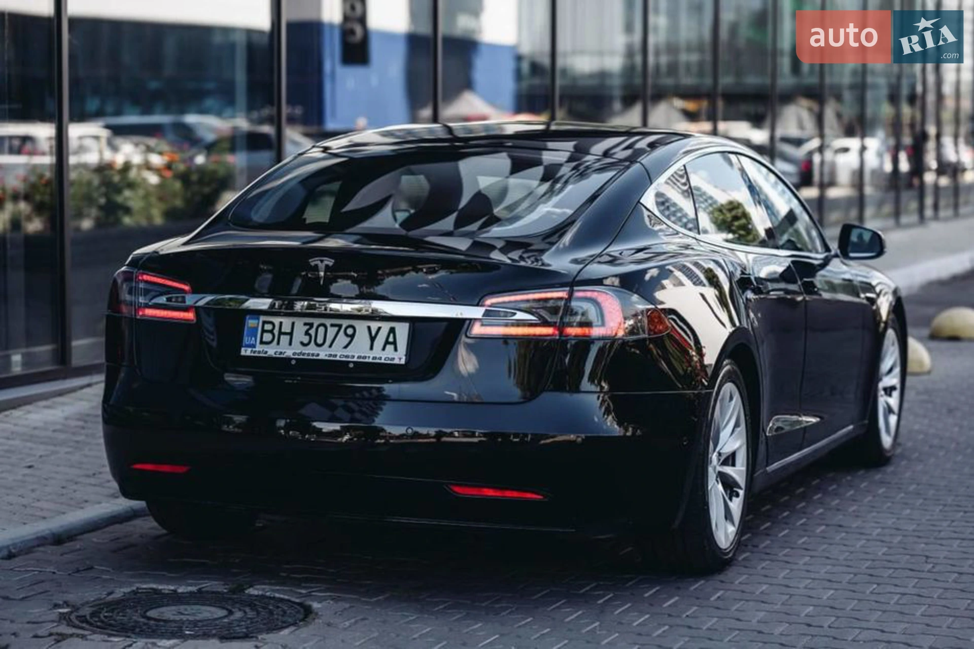 Tesla Model S 2018 VIN 5YJSA1E28JF286169 фото оголошення 2 з 7