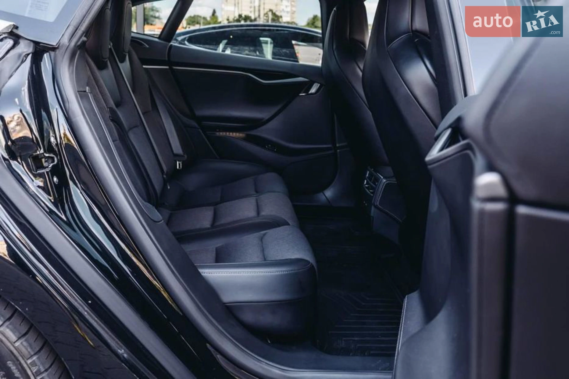 Tesla Model S 2018 VIN 5YJSA1E28JF286169 фото оголошення 7 з 7