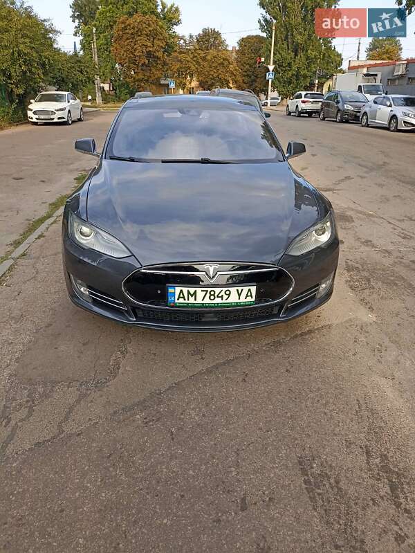 Лифтбек Tesla Model S 2015 в Житомире фото 8 Лифтбек Tesla Model S 2015 в Житомире