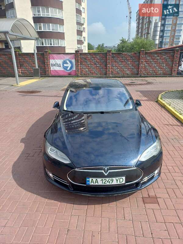 Лифтбек Tesla Model S 2014 в Киеве