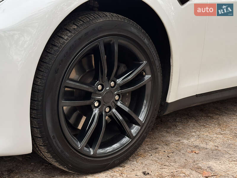 Лифтбек Tesla Model S 2013 в Сумах