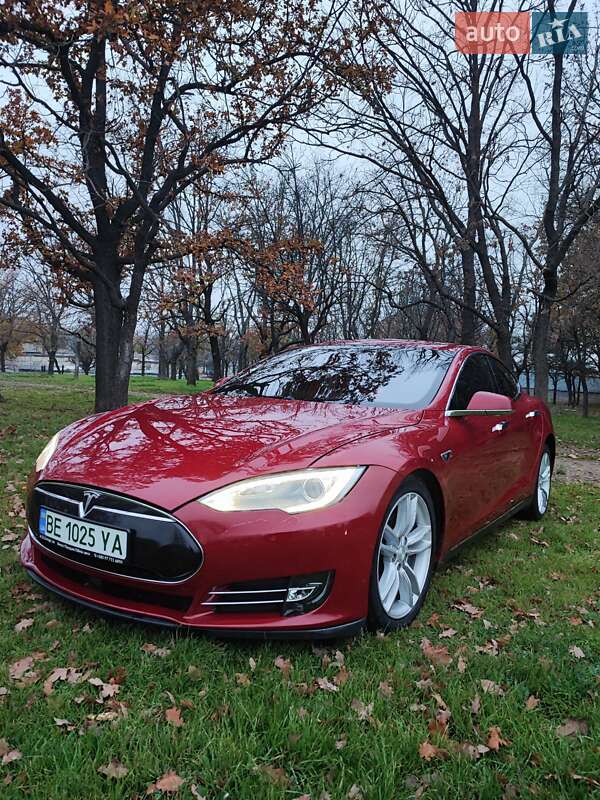 Ліфтбек Tesla Model S 2015 в Миколаєві