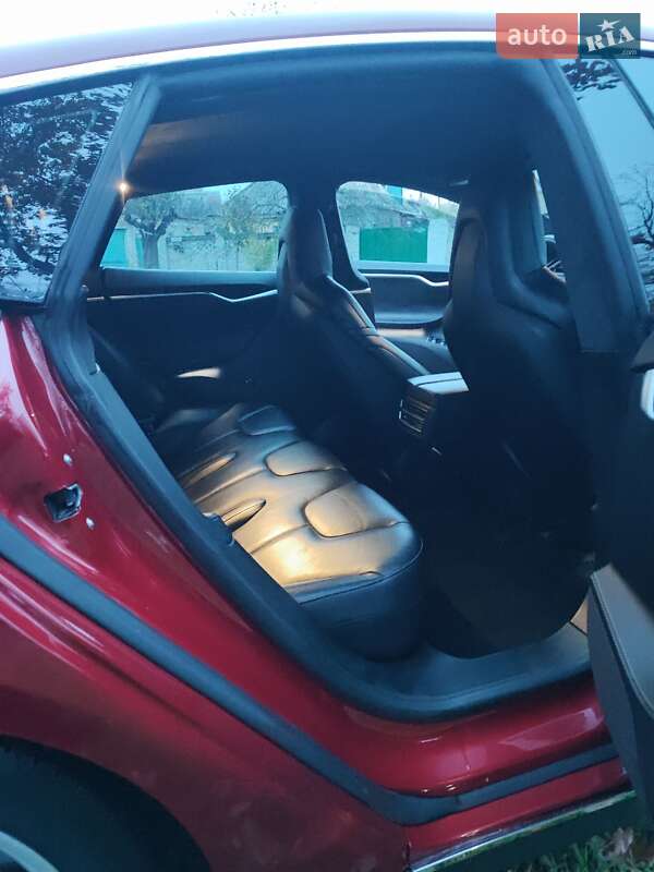 Ліфтбек Tesla Model S 2015 в Миколаєві