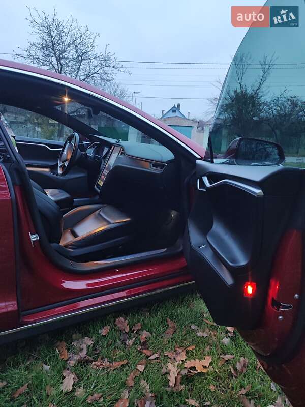 Ліфтбек Tesla Model S 2015 в Миколаєві