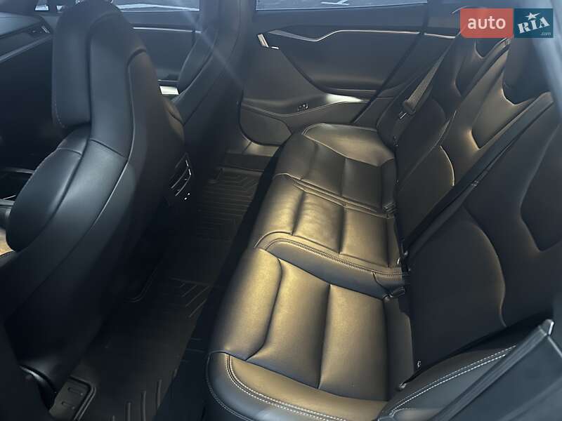 Лифтбек Tesla Model S 2018 в Киеве
