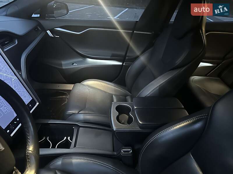 Лифтбек Tesla Model S 2018 в Киеве