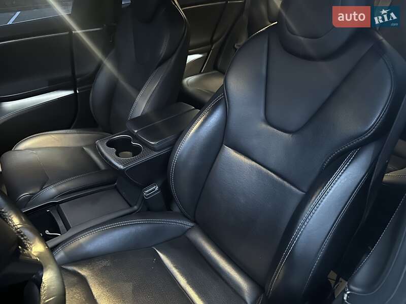 Лифтбек Tesla Model S 2018 в Киеве