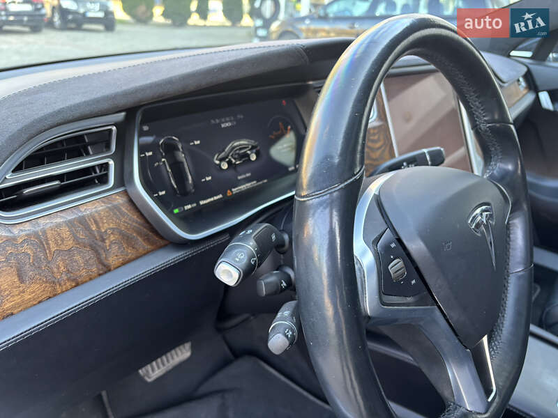 Лифтбек Tesla Model S 2017 в Черновцах