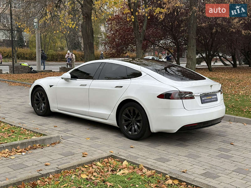 Ліфтбек Tesla Model S 2019 в Дніпрі фото 12 Ліфтбек Tesla Model S 2019 в Дніпрі
