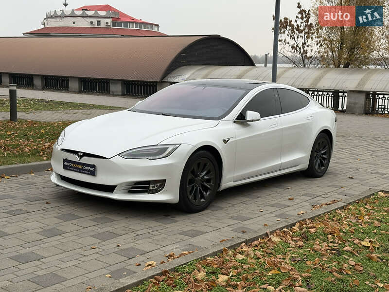Ліфтбек Tesla Model S 2019 в Дніпрі фото 17 Ліфтбек Tesla Model S 2019 в Дніпрі