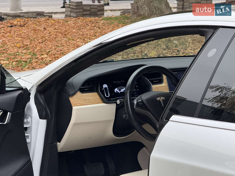 Ліфтбек Tesla Model S 2019 в Дніпрі фото 22 Ліфтбек Tesla Model S 2019 в Дніпрі
