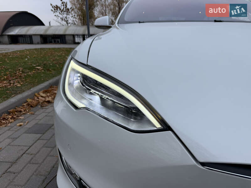 Ліфтбек Tesla Model S 2019 в Дніпрі фото 37 Ліфтбек Tesla Model S 2019 в Дніпрі