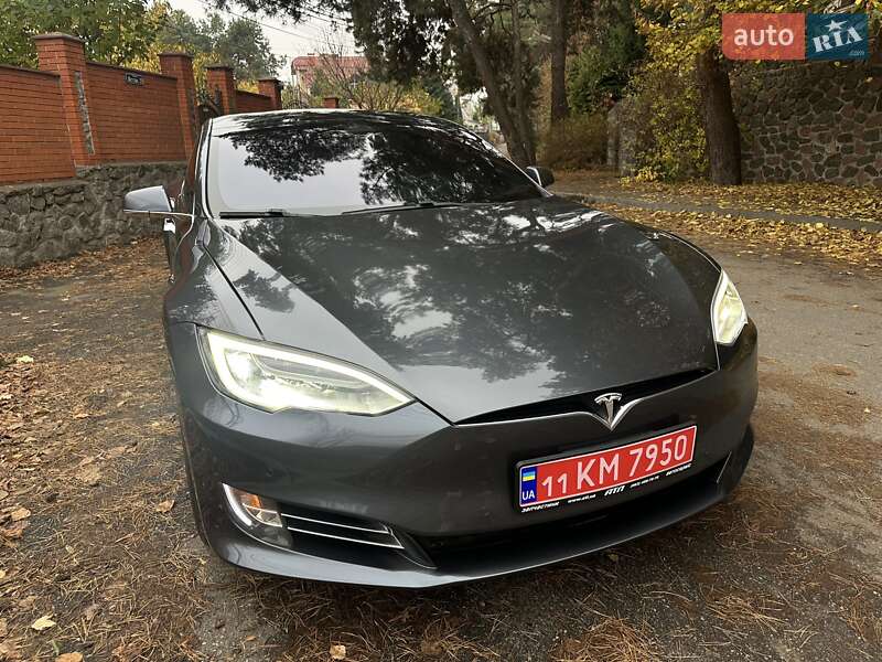 Лифтбек Tesla Model S 2018 в Киеве