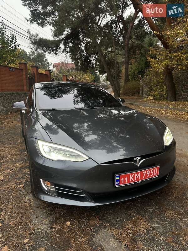 Лифтбек Tesla Model S 2018 в Киеве