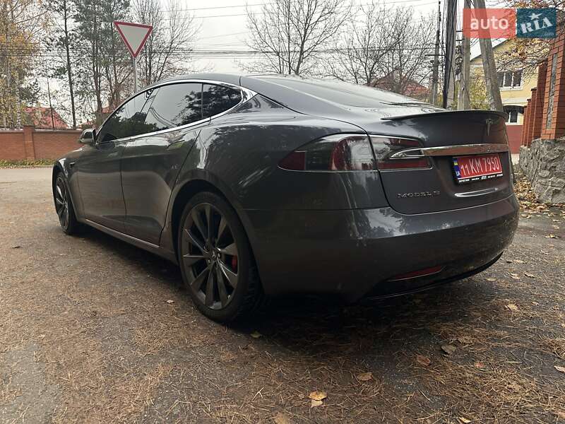 Лифтбек Tesla Model S 2018 в Киеве
