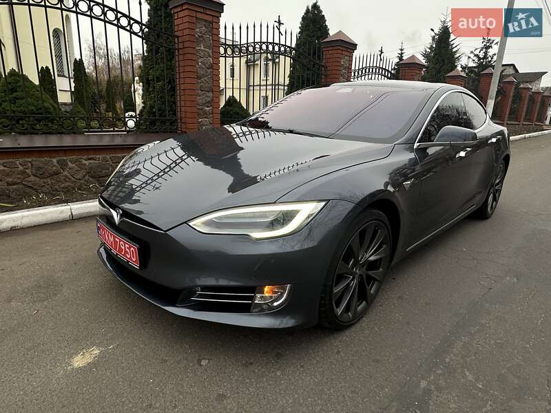 Лифтбек Tesla Model S 2018 в Киеве
