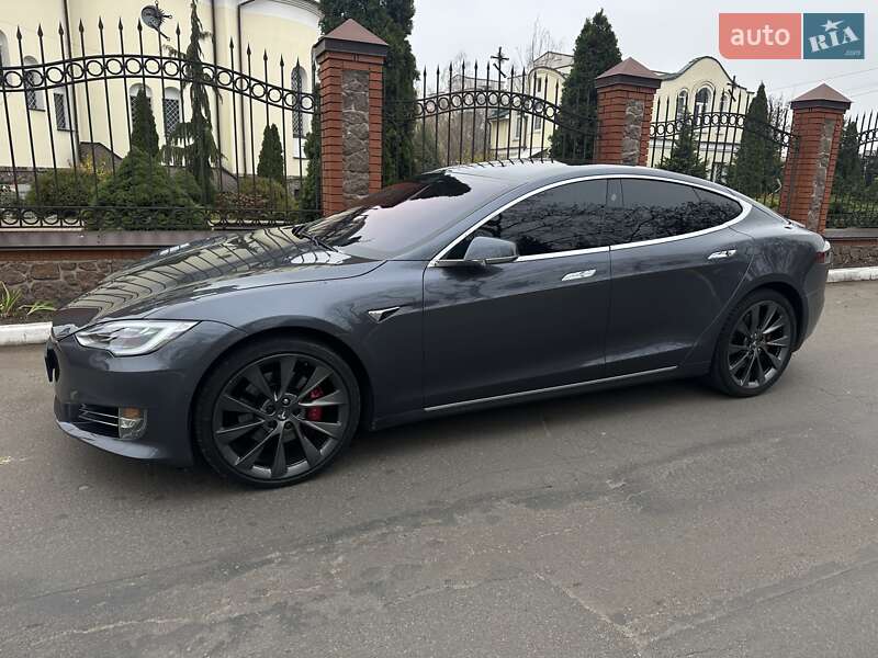 Лифтбек Tesla Model S 2018 в Киеве