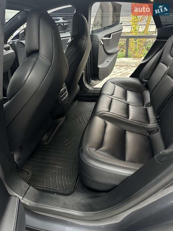 Лифтбек Tesla Model S 2018 в Киеве