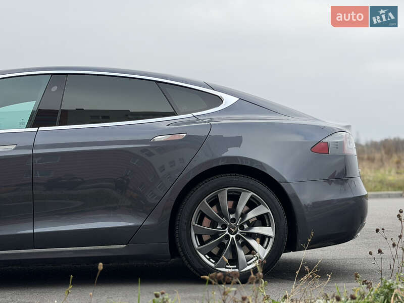 Лифтбек Tesla Model S 2018 в Виннице