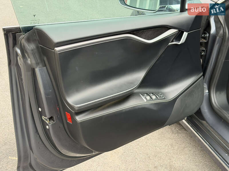 Лифтбек Tesla Model S 2018 в Виннице