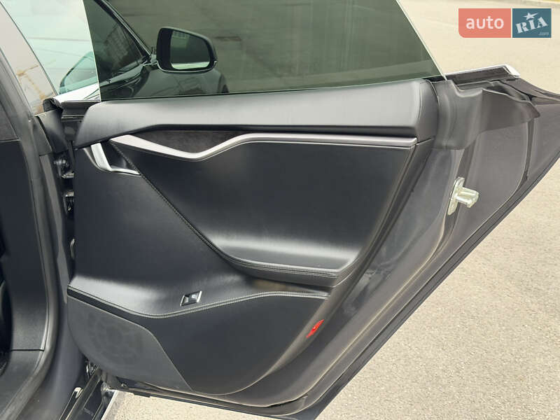 Лифтбек Tesla Model S 2018 в Виннице