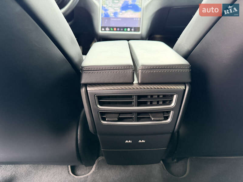 Лифтбек Tesla Model S 2018 в Виннице