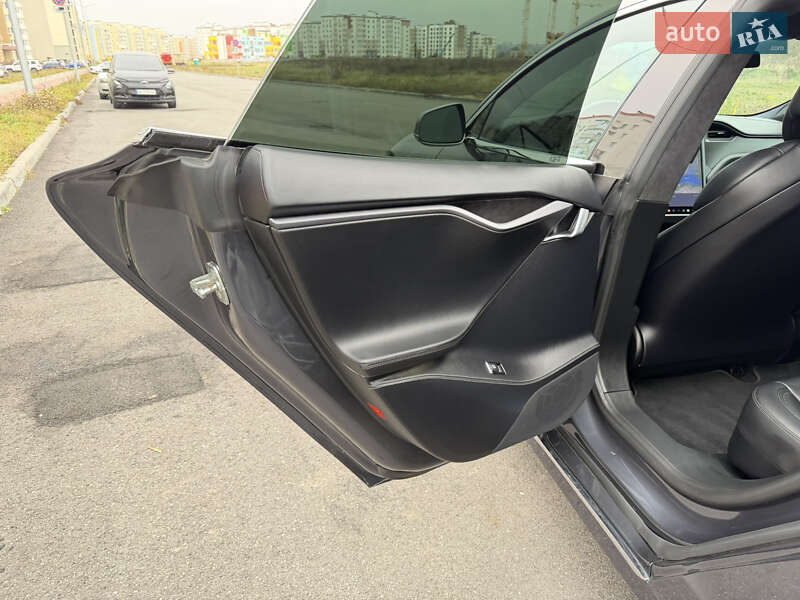 Лифтбек Tesla Model S 2018 в Виннице