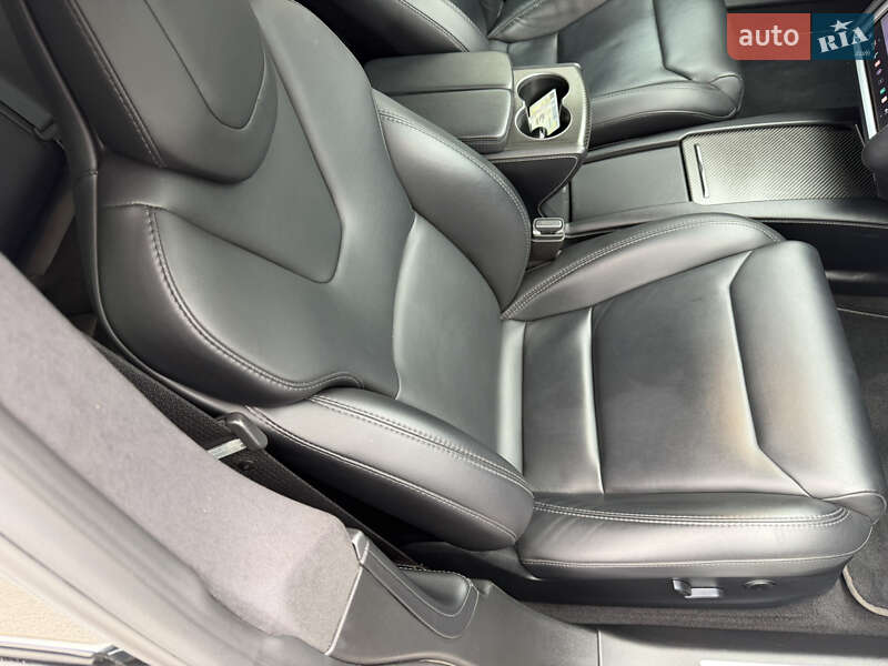 Лифтбек Tesla Model S 2018 в Виннице