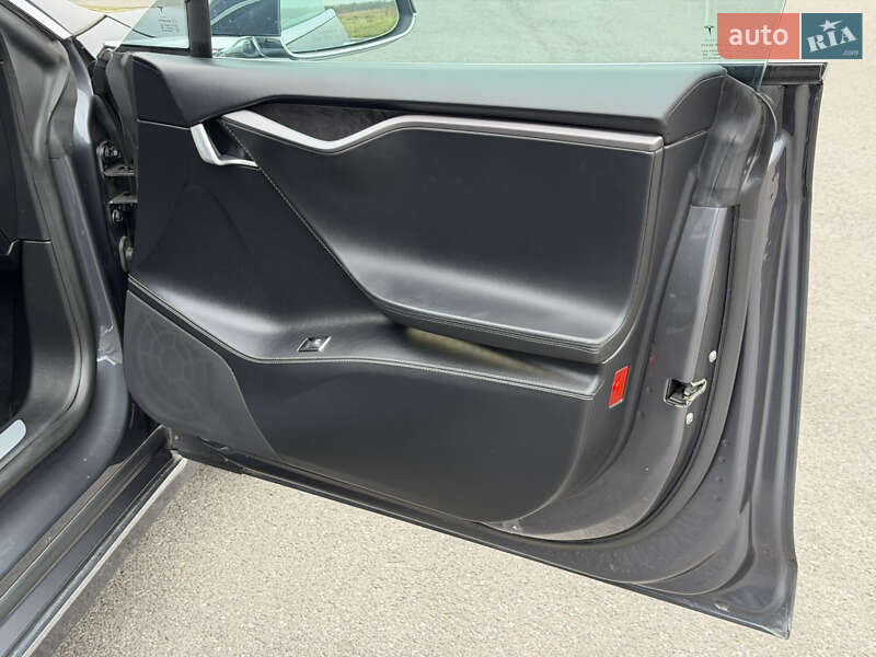 Лифтбек Tesla Model S 2018 в Виннице