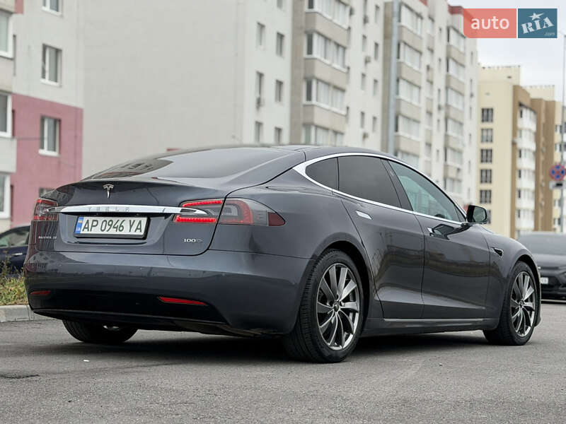 Лифтбек Tesla Model S 2018 в Виннице