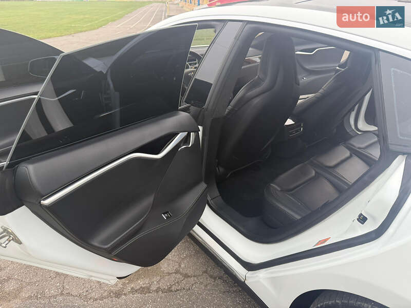 Ліфтбек Tesla Model S 2016 в Тернополі фото 17 Ліфтбек Tesla Model S 2016 в Тернополі
