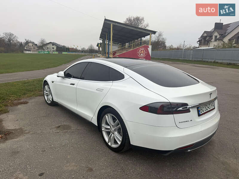 Ліфтбек Tesla Model S 2016 в Тернополі фото 22 Ліфтбек Tesla Model S 2016 в Тернополі