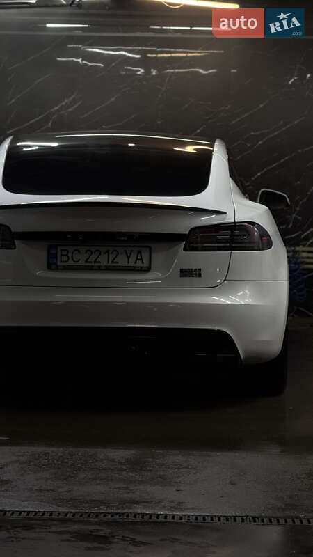 Tesla Model S 2023