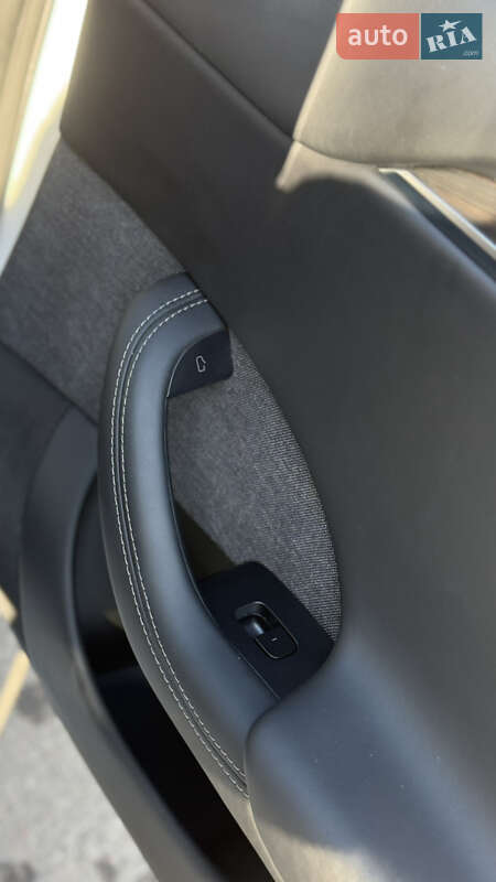 Лифтбек Tesla Model S 2023 в Львове фото 34 Лифтбек Tesla Model S 2023 в Львове