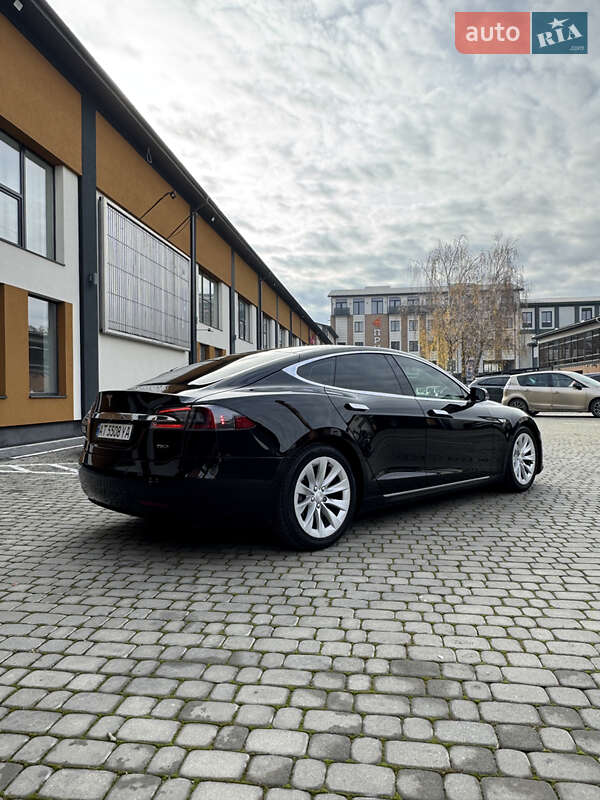 Ліфтбек Tesla Model S 2016 в Коломиї