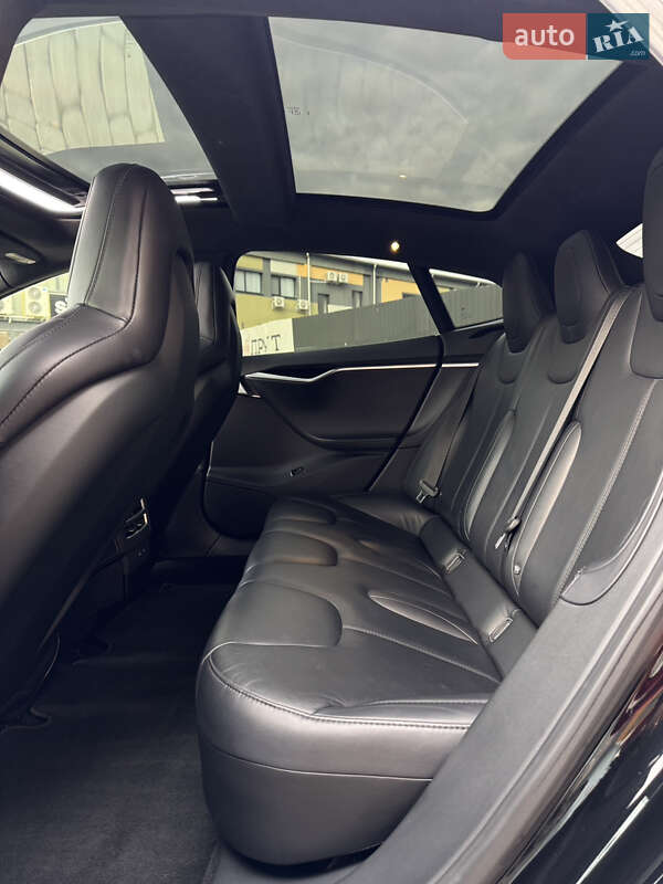Ліфтбек Tesla Model S 2016 в Коломиї