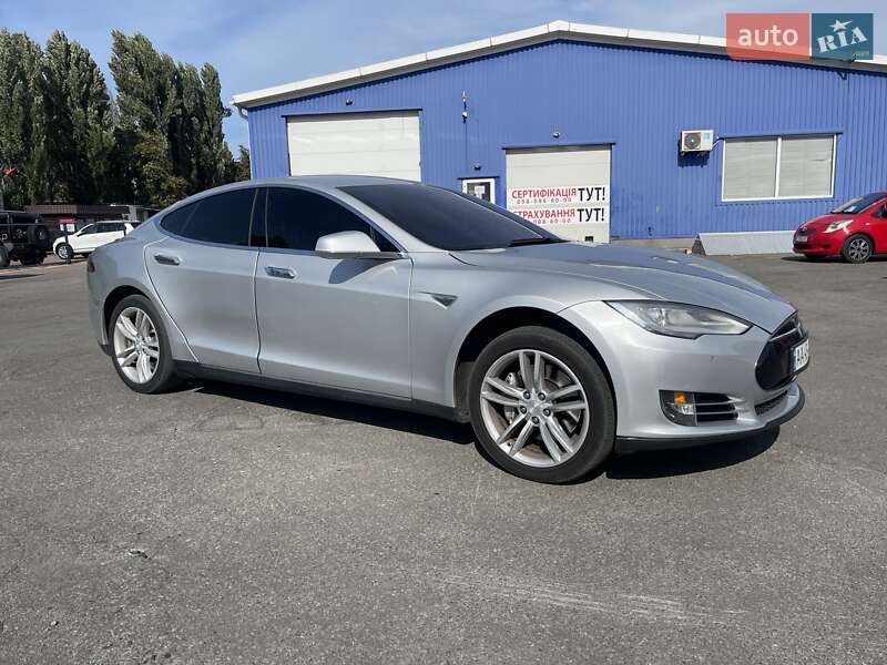 Ліфтбек Tesla Model S 2013 в Києві