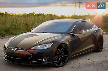 Ліфтбек Tesla Model S 2013 в Ірпені