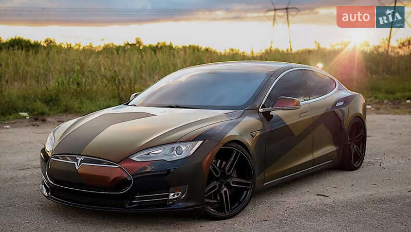 Ліфтбек Tesla Model S 2013 в Ірпені
