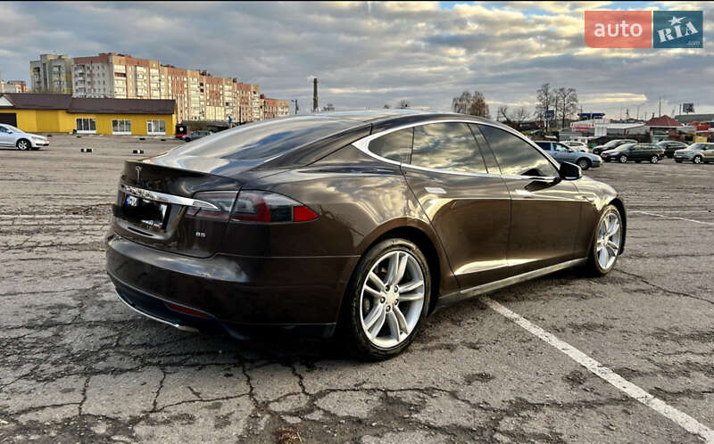 Ліфтбек Tesla Model S 2013 в Ірпені