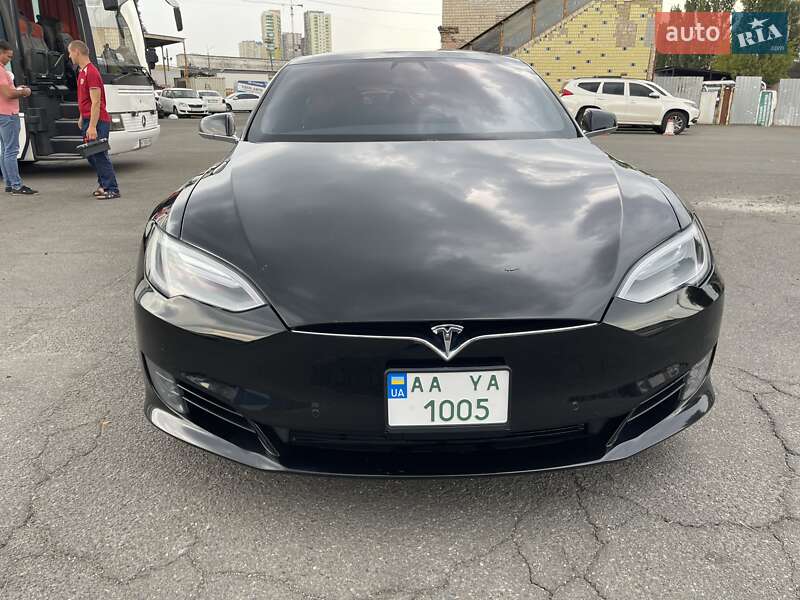 Ліфтбек Tesla Model S 2016 в Києві